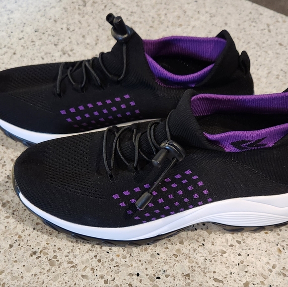 Size 9 orthotic shoes. New never worn...ordered wrong size - Picture 2 of 3